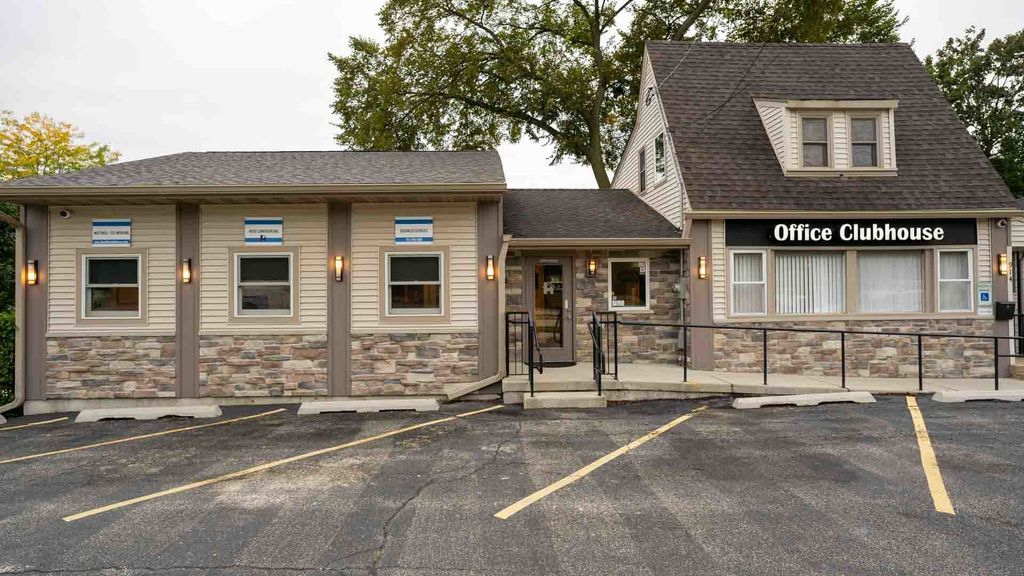 914 N Lake Street 2, Mundelein, IL 60060
