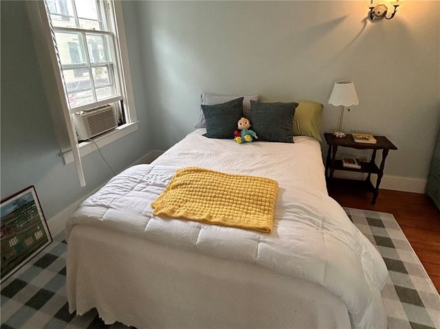 15 Chestnut Street, Newport, RI 02840