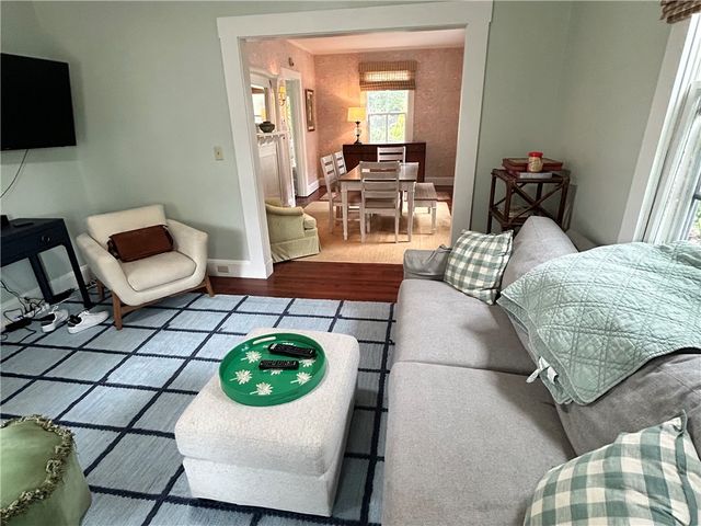 15 Chestnut Street, Newport, RI 02840