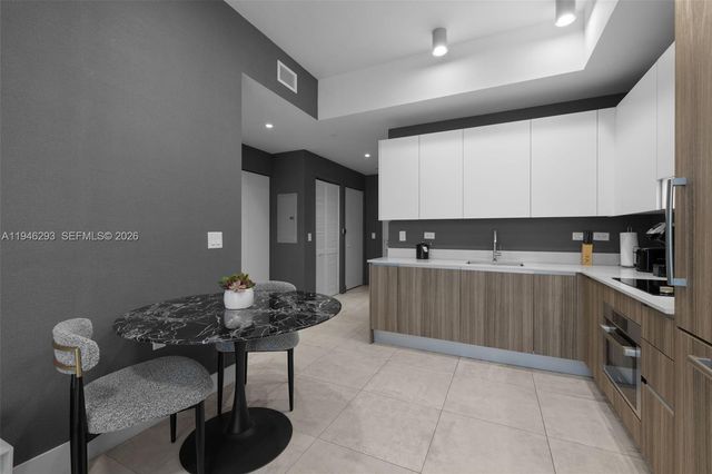 239 SW 9th St 1604, Miami, FL 33130