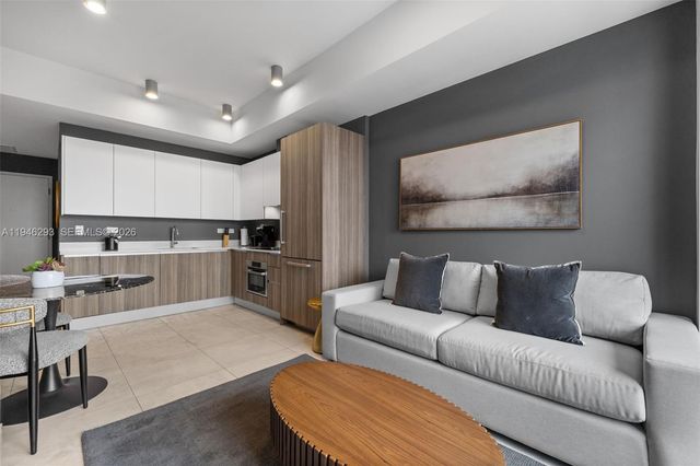 239 SW 9th St 1604, Miami, FL 33130