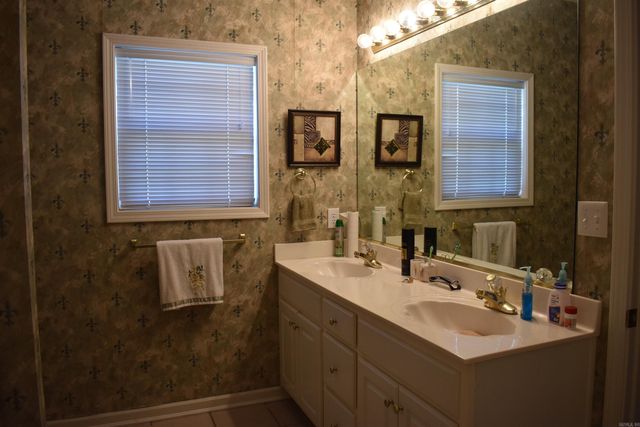 2013 Stillwater Drive, Jonesboro, AR 72404