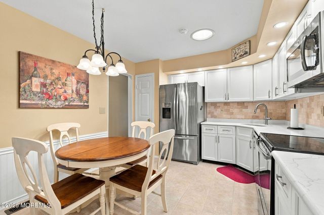2A John Adams Court, Monroe Twp, NJ 08831