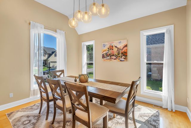 284 Muirfield Drive, Valparaiso, IN 46385