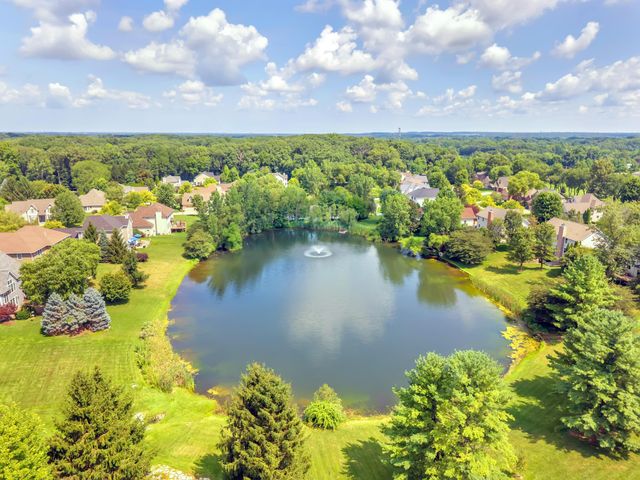 284 Muirfield Drive, Valparaiso, IN 46385