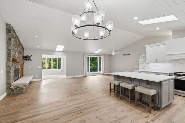 1831 Koehnen Circle, Excelsior, MN 55331
