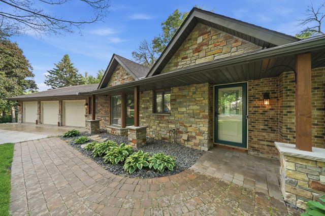 1831 Koehnen Circle, Excelsior, MN 55331