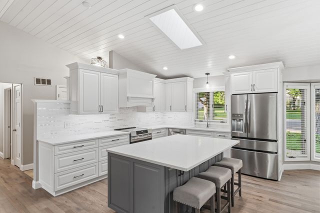 1831 Koehnen Circle, Excelsior, MN 55331