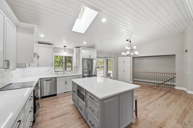 1831 Koehnen Circle, Excelsior, MN 55331