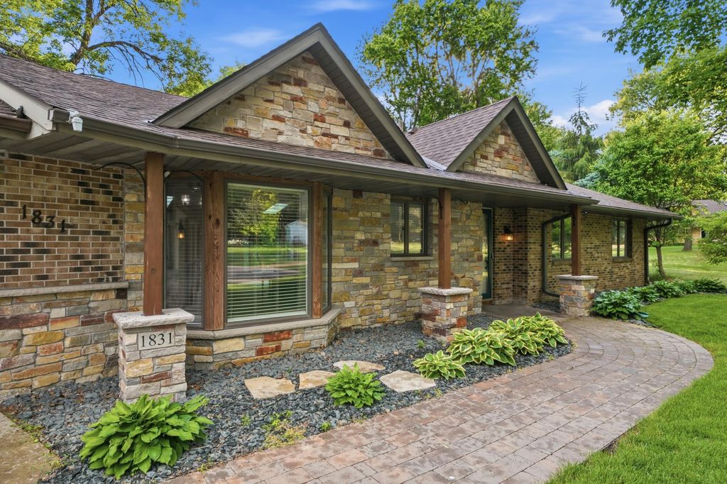 1831 Koehnen Circle, Excelsior, MN 55331