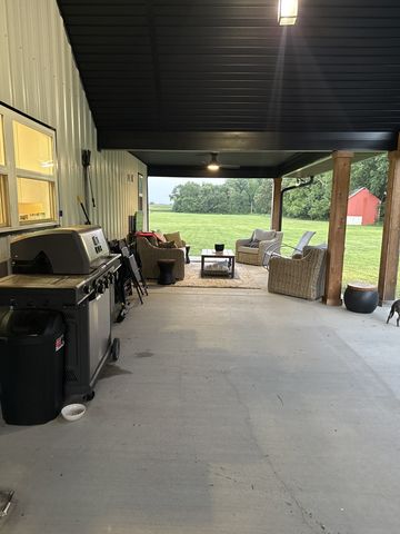 7011 N Pitt Rd, Springfield, TN 37172