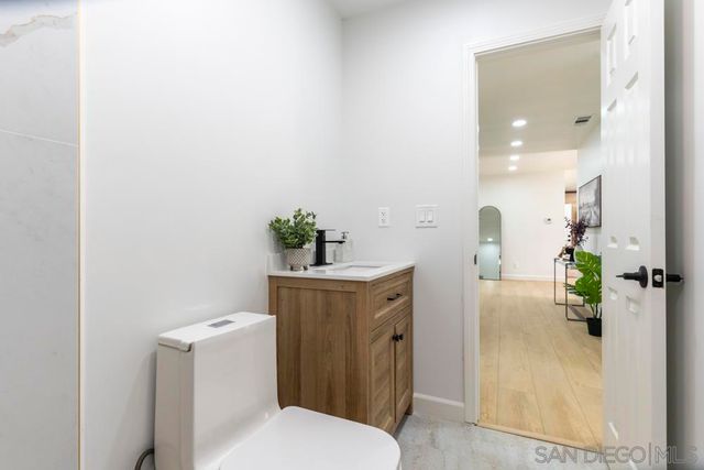 1059 Greenfield Dr., El Cajon, CA 92021