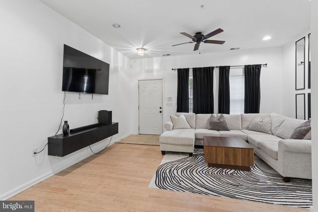 1060 LAMBERTON ST, Trenton, NJ 08611