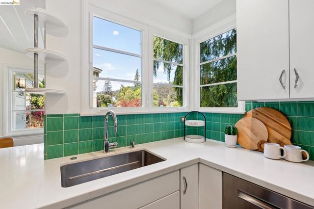4352 Anderson Ave, Oakland, CA 94619