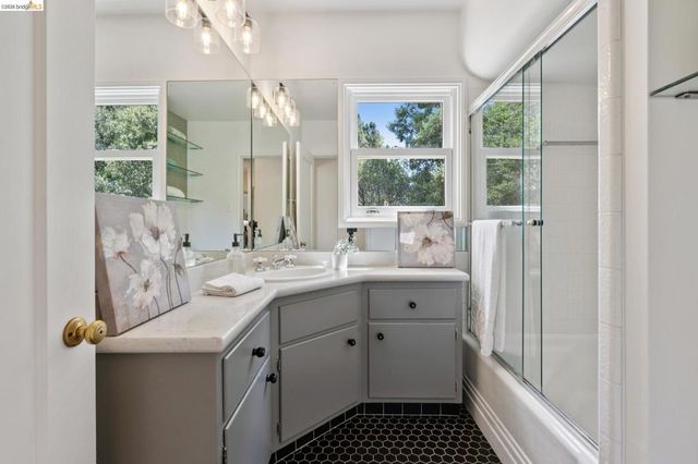 4352 Anderson Ave, Oakland, CA 94619