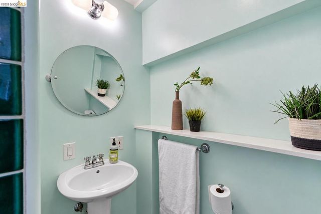 4352 Anderson Ave, Oakland, CA 94619