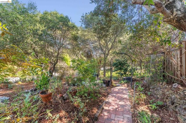 4352 Anderson Ave, Oakland, CA 94619