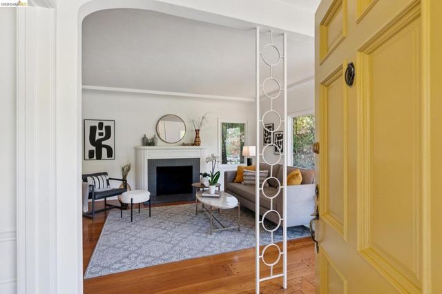 4352 Anderson Ave, Oakland, CA 94619
