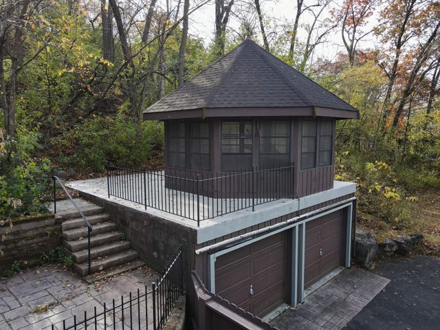 9001 Poplar Bridge Road, Bloomington, MN 55437