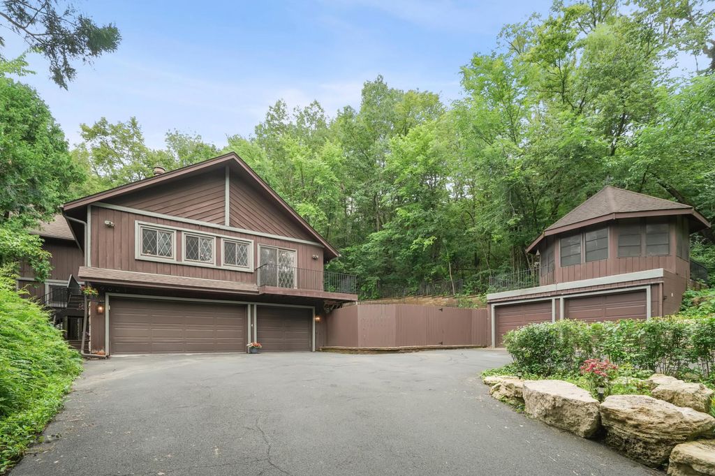 9001 Poplar Bridge Road, Bloomington, MN 55437