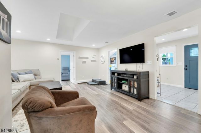 31 Roome St, Lincoln Park Boro, NJ 07035