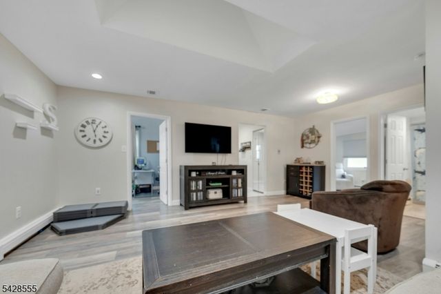 31 Roome St, Lincoln Park Boro, NJ 07035