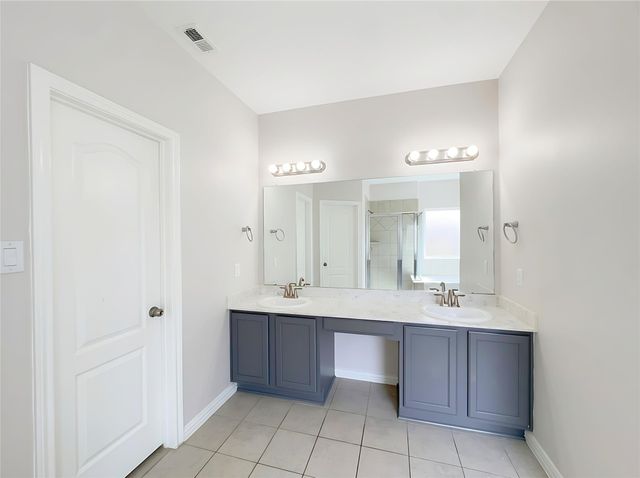662 W Linnwood Drive, Woodbranch, TX 77357