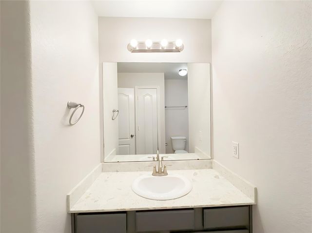 662 W Linnwood Drive, Woodbranch, TX 77357