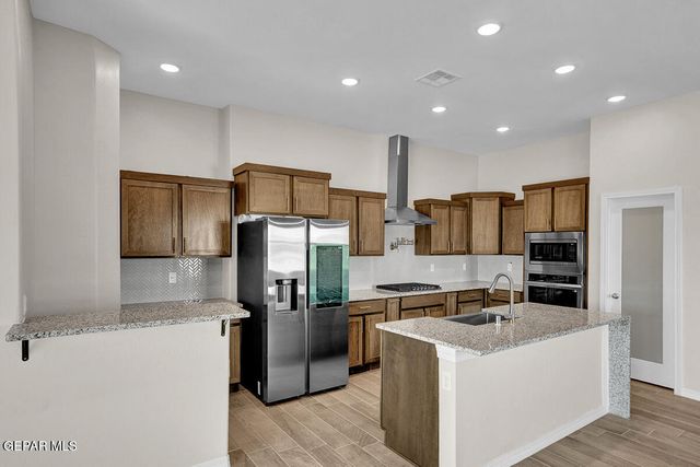 6933 Levee Circle, El Paso, TX 79932