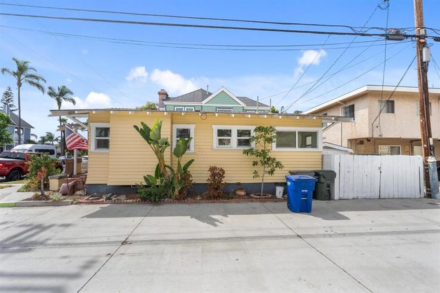 1011 8th Street, Coronado, CA 92118
