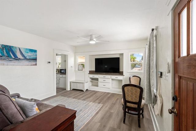 1011 8th Street, Coronado, CA 92118