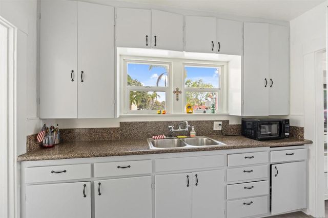 1011 8th Street, Coronado, CA 92118