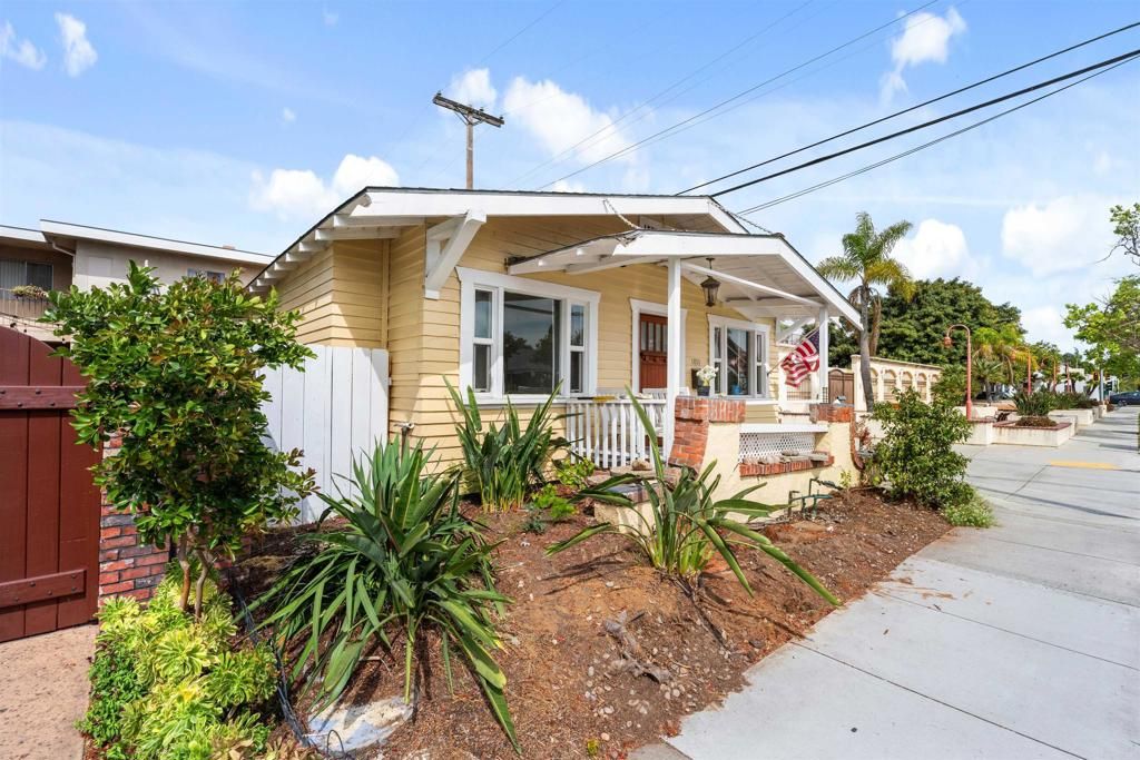 1011 8th Street, Coronado, CA 92118