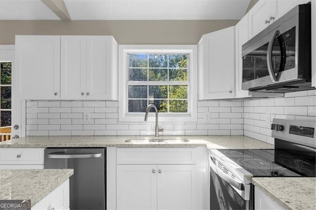 4827 Daintree Court, Flowery Branch, GA 30542