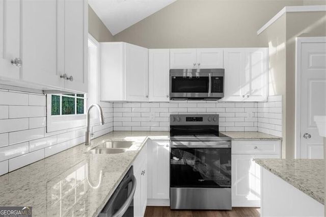 4827 Daintree Court, Flowery Branch, GA 30542