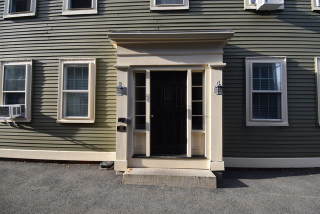 17 Beckford St 4, Salem, MA 01970