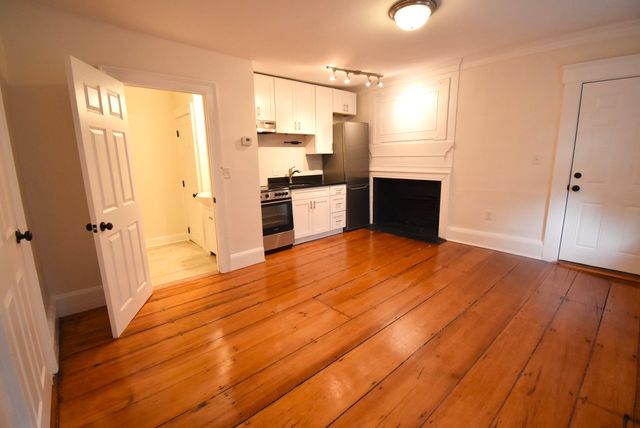 17 Beckford St 4, Salem, MA 01970