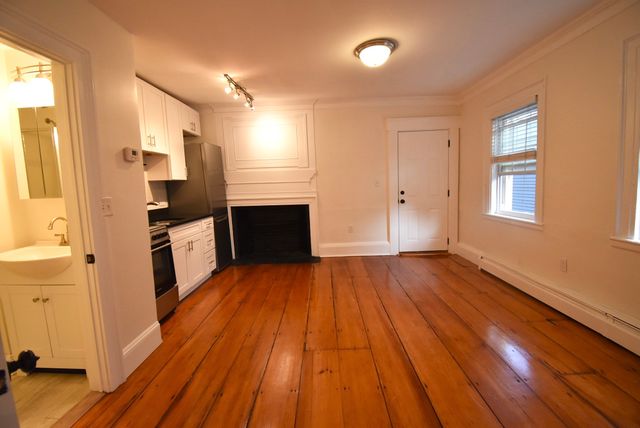 17 Beckford St 4, Salem, MA 01970