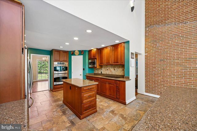 13113 CHESTNUT OAK DR, Darnestown, MD 20878