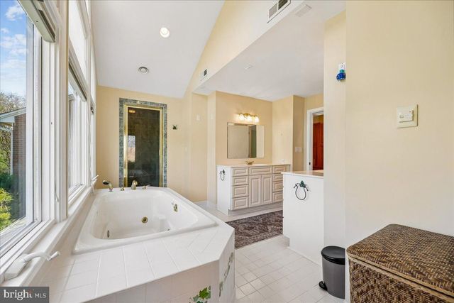 13113 CHESTNUT OAK DR, Darnestown, MD 20878