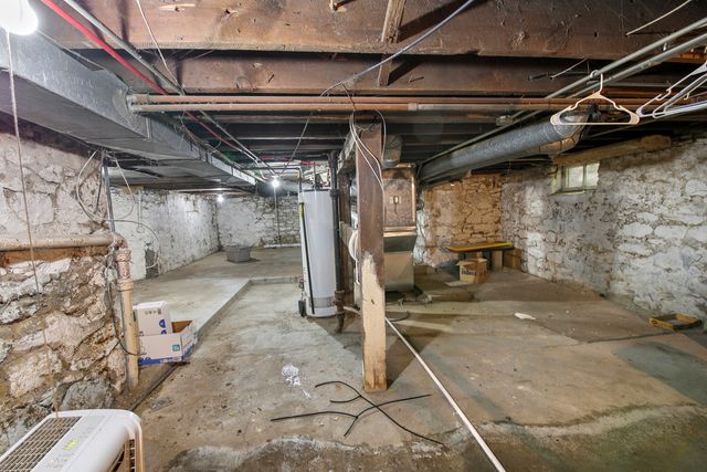 2024 Dixwell Street, Davenport, IA 52802