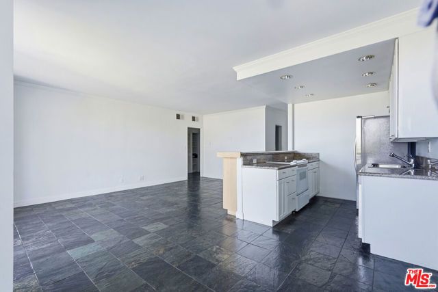 1131 Alta Loma Road 326, West Hollywood, CA 90069