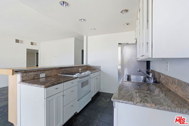 1131 Alta Loma Road 326, West Hollywood, CA 90069