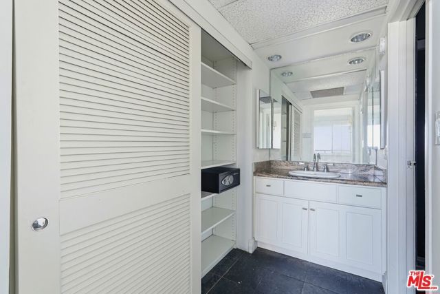 1131 Alta Loma Road 326, West Hollywood, CA 90069