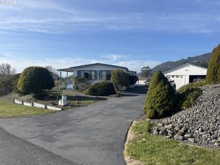 98611 CAMELLIA Dr, Brookings, OR 97415