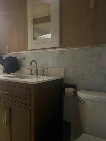 705 Baumgarten Street, Schulenburg, TX 78956