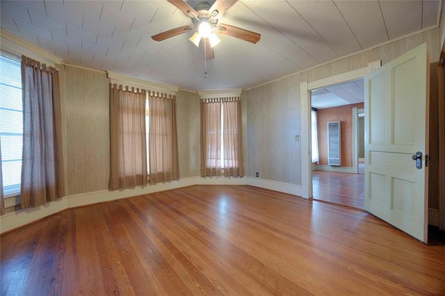 705 Baumgarten Street, Schulenburg, TX 78956