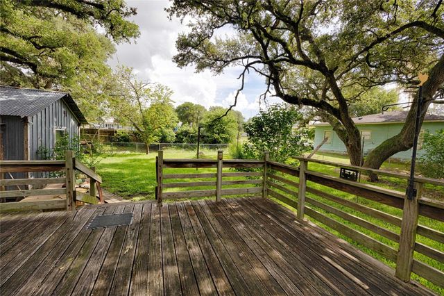 705 Baumgarten Street, Schulenburg, TX 78956