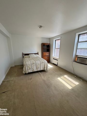 7261 113th St Apt 3C, New York City, NY 11375
