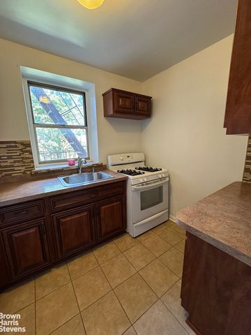 7261 113th St Apt 3C, New York City, NY 11375